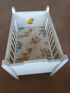 Doll&#39;s Cot