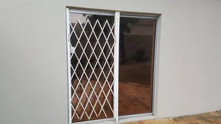 Bronze Reflective Window Tint - Smash and Grab