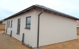 Property for Sale in Randburg–Call me 064 535 5272. Selling for R1 Million.