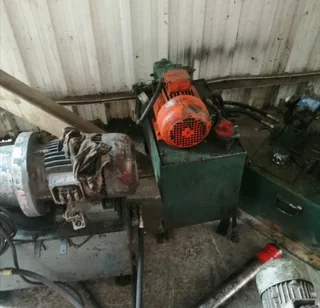 3 x Hydraulic power packs