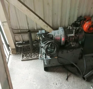 3 x Hydraulic power packs