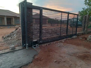 Carports, Parking shades , doors ,Metal Gates,Gazebo,Burglar guards,Palisade Fencing and more ..