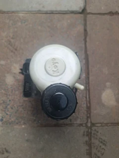 Nissan np200 dci power steering pump