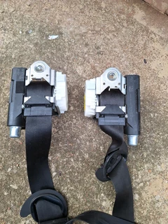 Polo vivo safety belts