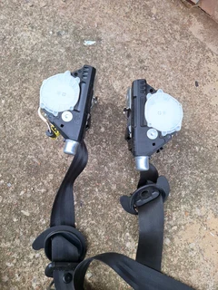 Polo vivo safety belts