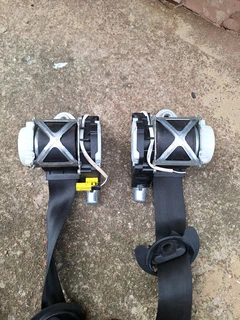 Polo vivo safety belts