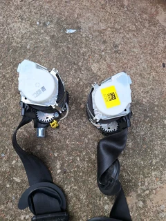 Polo vivo safety belts