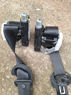 Polo vivo safety belts