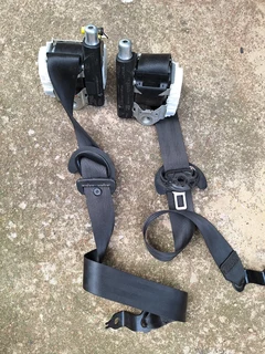 Polo vivo safety belts