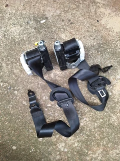 Polo vivo safety belts