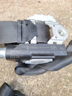 Polo vivo safety belts