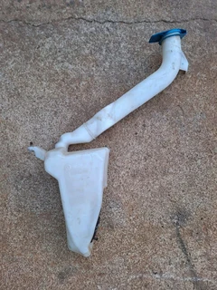 Polo vivo/bujwa windscreen washer bottle