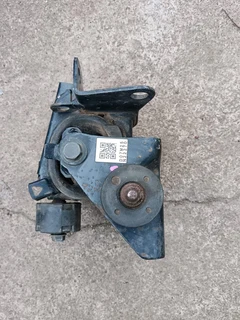 Toyota runx engine mounting