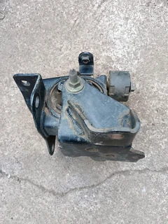 Toyota runx engine mounting