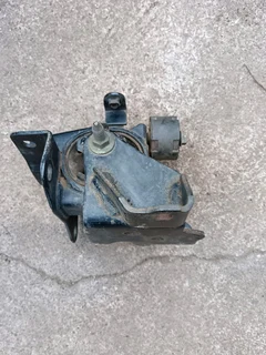 Toyota runx engine mounting