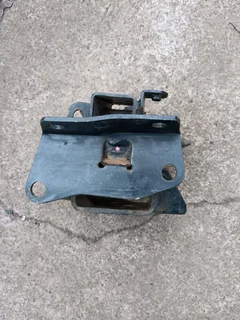 Toyota runx engine mounting