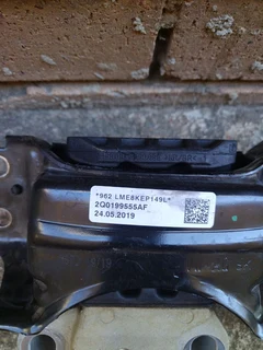 Polo 8 engine mounting