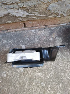 Polo 8 engine mounting