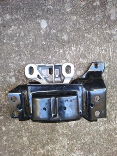 Polo 8 engine mounting