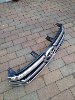 TOYOTA hilux gd6 grill