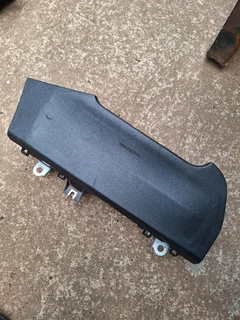 Toyota hilux/fortuner gd6 knee airbag