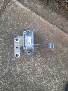 Polo 8 engine mountig