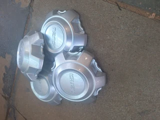 Isuzu Dmax centre caps