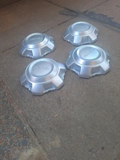 Isuzu Dmax centre caps