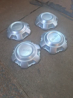 Isuzu Dmax centre caps