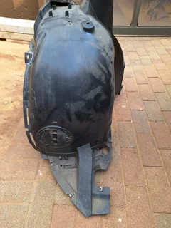 Polo 8 right fender liner