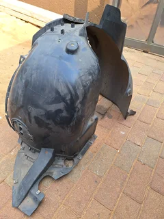 Polo 8 right fender liner
