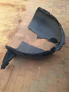 Polo 8 right fender liner