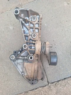 Nissan np200 K9K  dci alternator bracket