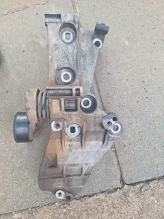 Nissan np200 K9K  dci alternator bracket