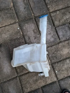 Hyundai grand i10 windscreen washer bottle