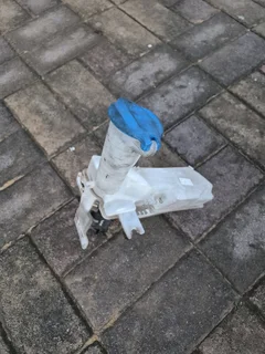 Hyundai grand i10 windscreen washer bottle