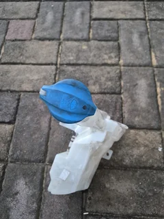 Hyundai grand i10 windscreen washer bottle