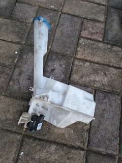 Hyundai grand i10 windscreen washer bottle