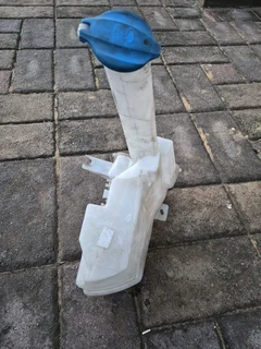 Hyundai grand i10 windscreen washer bottle