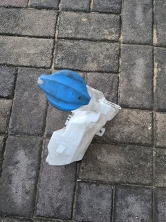 Hyundai grand i10 windscreen washer bottle