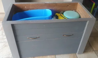 Storage box
