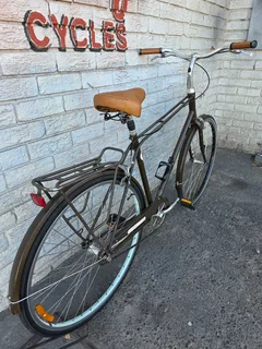 Imported Pre-Owned Giant De Luxe Single Speed Commuter- R4999