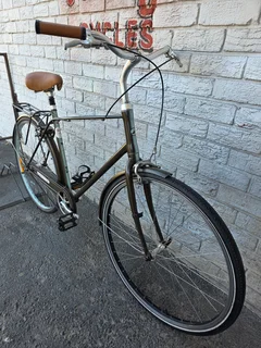 Imported Pre-Owned Giant De Luxe Single Speed Commuter- R4999