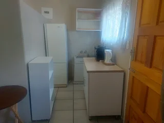 Furnished Garden Cottage in Mondeor, Jhb South 1 Bed Month-to-Month