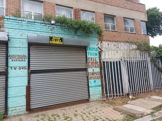 Shop to rent opposite mosque in Mayfair