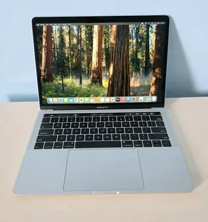 Macbook Pro 2018 | 13inch | Core I7 | 16gb Ram | 512gb Ssd | Silver Color |