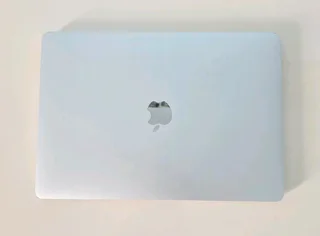 Macbook Pro 2018 | 13inch | CORE I7 | 16GB Ram | 512GB SSD | SILVER COLOR |