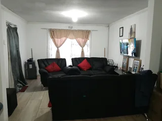 House for sale in Lower Crossroads