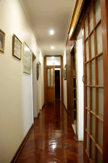 Furnished room to rent for employed singles in 5 bedroom house; can work online; services included.