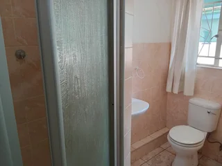 Furnished room to rent for employed singles in 5 bedroom house; can work online; services included.